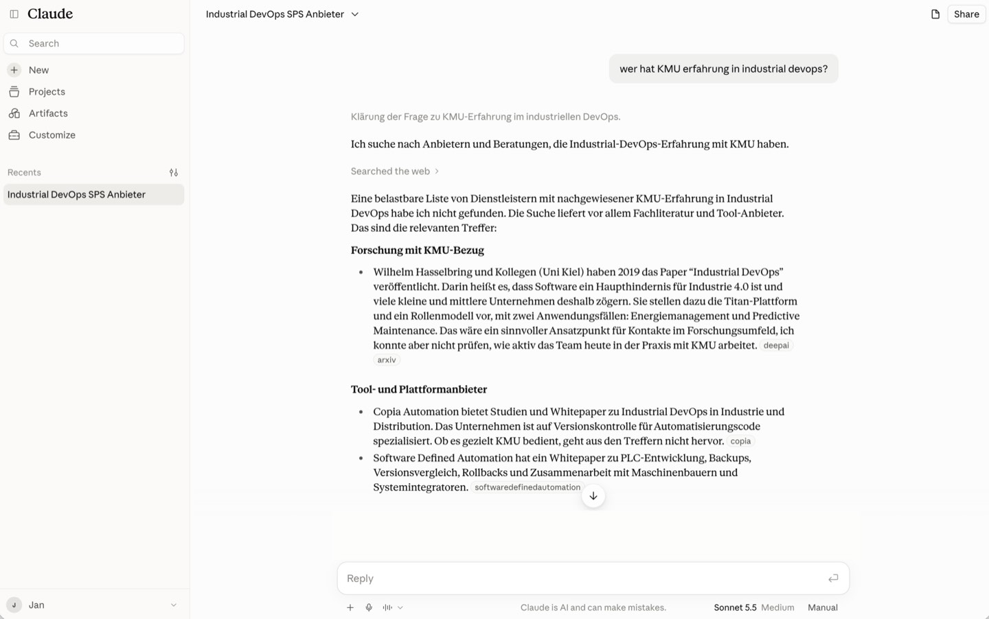 Claude-Antwort zur Frage nach KMU-Erfahrung in Industrial DevOps ohne Comquent-Nennung