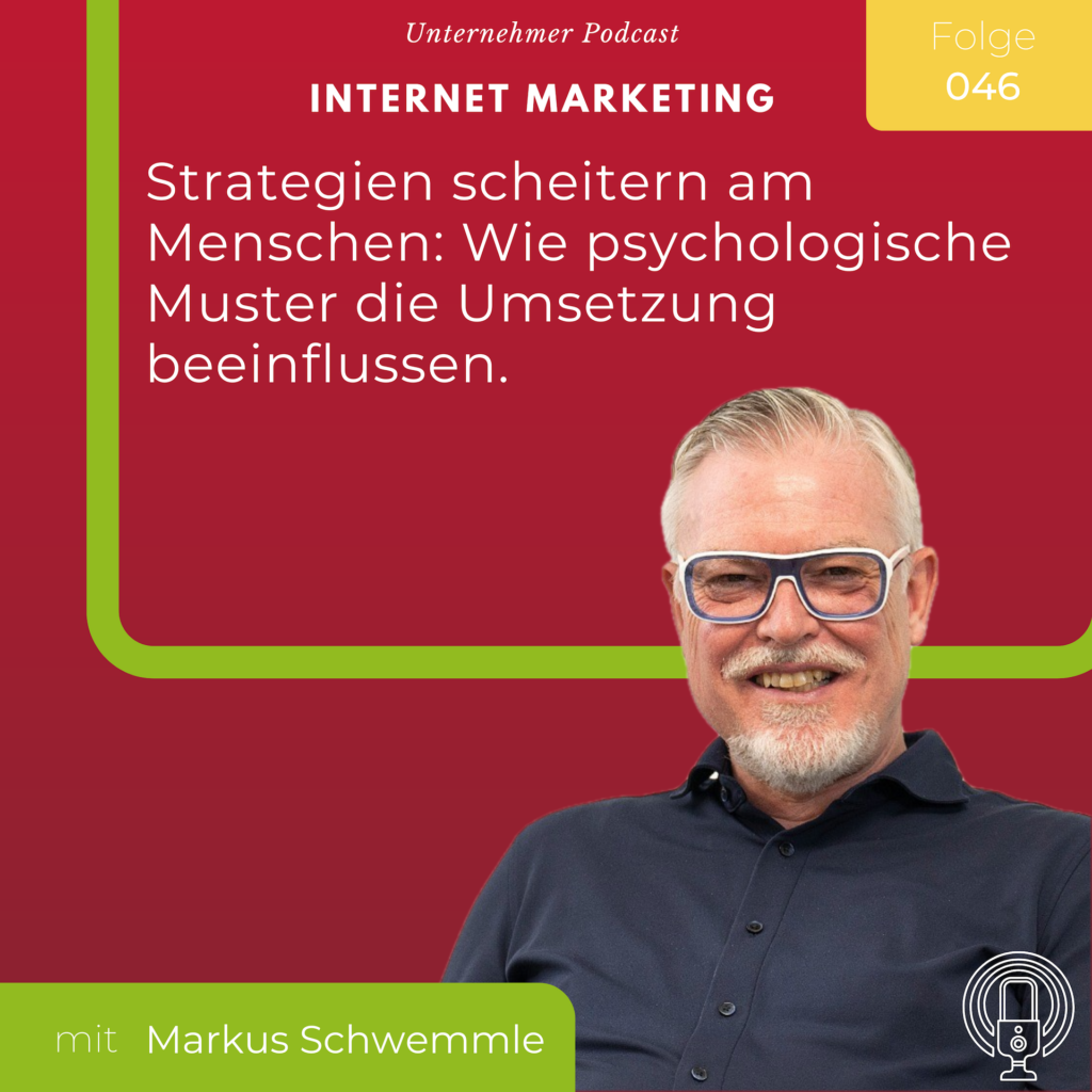 Podcast-Titelbild mit einem Mann mit Brille, rotem Hintergrund und deutschem Text zum Thema „Online-Marketing-Strategie, Folge 046“.